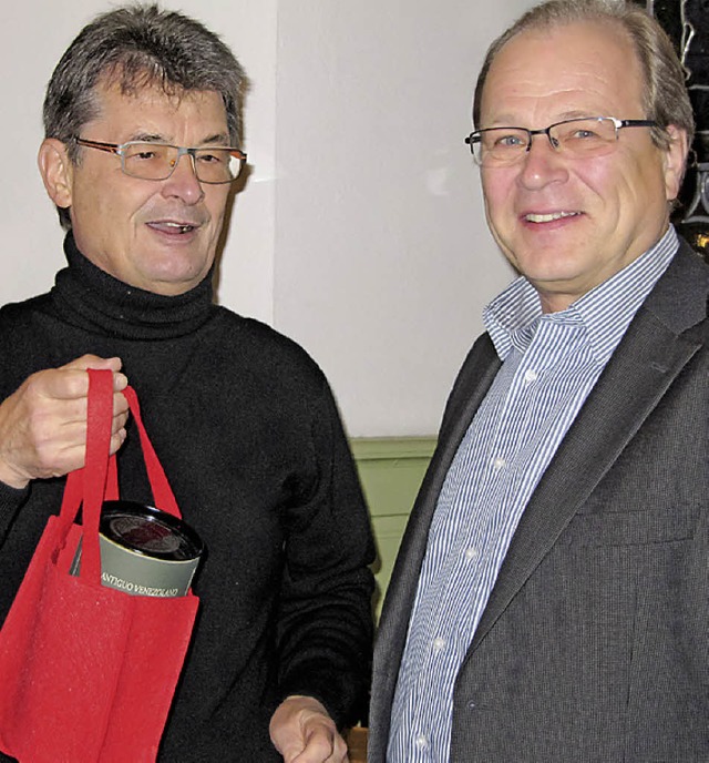 Nach 25 Jahren als Herausgeber der Sch...ete Bernd Meyer (l.) Peter Vollherbst.  | Foto: Ruth Seitz