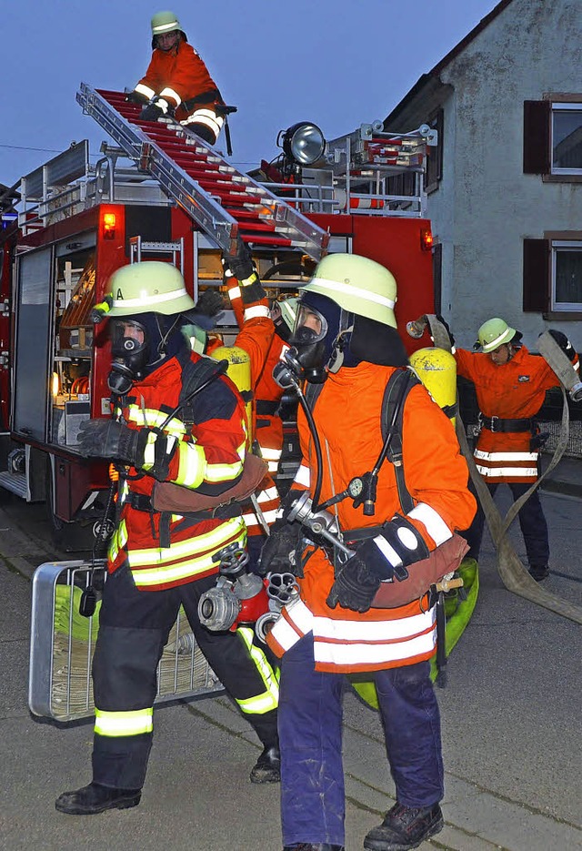 Forchheim. Die Feuerwehr ist am Einsatzort angekommen.  | Foto: Roland Vitt