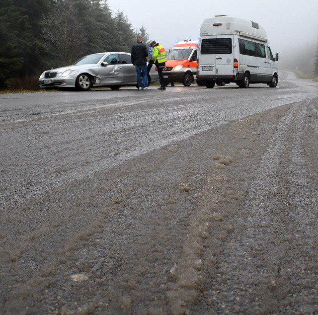 Autofahrer aufgepasst: Die rutschige Jahreszeit hat begonnen.   | Foto: Kamera 24