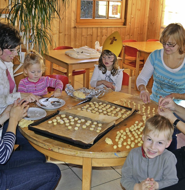 Die Freude beim Sprachheilkindergarten...Einrichtung gewinnt den ersten Preis.   | Foto: Archivbild Advent 2013: Liane Schilling