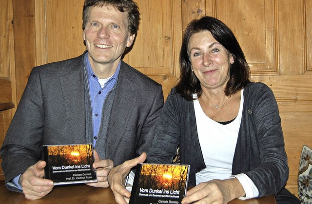 Heidrun  Schfer und Hartmut Rosa prsentieren die neue CD.  | Foto: cs