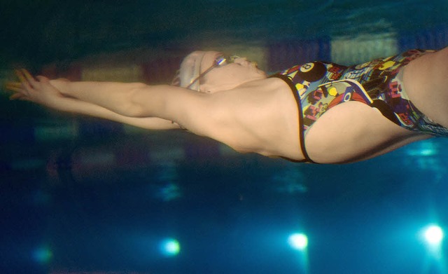 Drte Baumert &#8211; in Rckenlage unter Wasser ist sie besonders schnell.    | Foto: Patrick Seeger