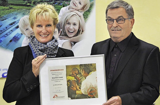 Pamela Braun und Erich Braun mit der S...r die weltweite Bekmpfung von Ebola.   | Foto: Braunform