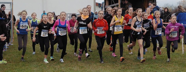 111 Jugendliche und Schler beteiligten am Crosslauf in Wyhl.   | Foto: Jrgen Schweizer