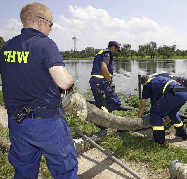 Beim Hochwasser beim Dorotheenhof in A... Offenburg  im Einsatz, um zu helfen.   | Foto: Archivbild: heidi Fssel