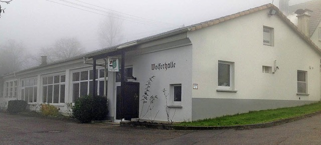 Das Dach der Wolferhalle in Blansingen...Bei starkem Regen dringt Wasser ein.    | Foto: Jutta Schtz