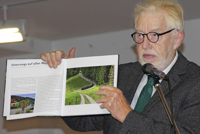 Rolf Frei stellte den Bildband ber Malsburg-Marzell im Brgerhaus Edenbach vor  | Foto: Rolf-Dieter Kanmacher