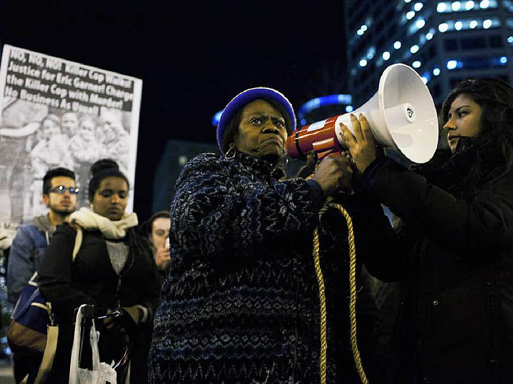 Tausende zogen in der vergangenen Nacht durch die Straen amerikanischer Grostdte, um gegen die Entscheidung des Gerichts zu protestieren.