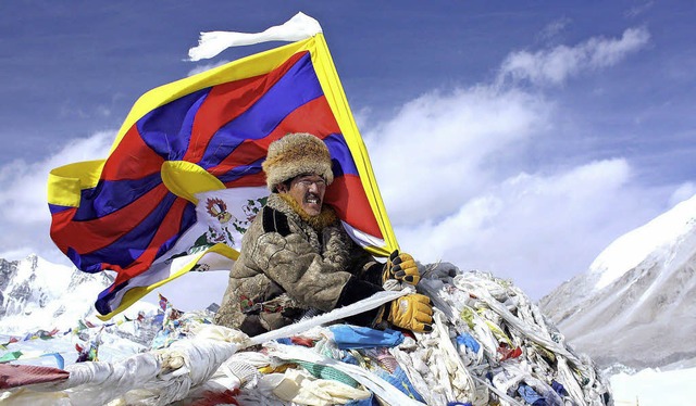 Fluchthelfer und Flchtlinge aus Tibet...inen hochgelegenen Grenzpass wandern.   | Foto: Maria Blumencron