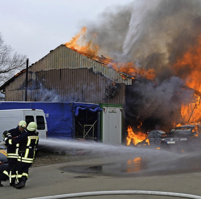 Die Neustdter Feuerwehr beim Grobran...wichtige Aufgabe in der Gesellschaft.   | Foto: Archivbild: Kamera 24