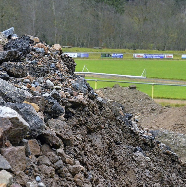 Das alte Material aus der Haupt- und A...strasenplatzes in St. Blasien bereit.   | Foto: Sebastian Barthmes