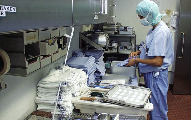 Arbeiten im OP: Krankenschwestern an der Uni-Klinik sind berlastet.     | Foto: Archiv: Ingo Schneider