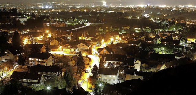 Rund 8240 Leuchten sind laut Stadtverw... sparsame Modelle dauert noch bis 2017  | Foto: Peter Heck