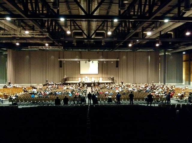 Rund 500 Interessierte sind am Donnerstagabend in die Messe Freiburg gekommen. 