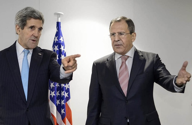 Ernste Mienen: US-Auenminister John K...r Amtskollege  Sergej Lawrow in Basel   | Foto: AFP