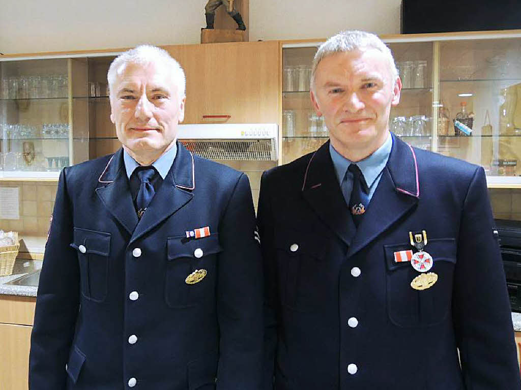 Ein kongeniales Fhrungsteam sagt adieu: Kommandant Bernhard Jgle (links) und sein Stellvertreter Berthold Meier fhrten 15 Jahre lang die Freiwillige Feuerwehr Biederbach gemeinsam.