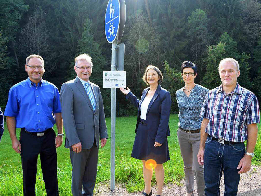 Am neuen Radweg bei der Sonnhalde: Jrgen Riler, Josef Ruf, Brbel Schfer, Claudia Wernet, Jrgen Allgaier (von links.)
