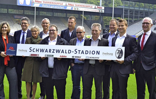 Die Stadionpartner im Schwarzwaldstadi...weiter von rechts ist Markus Juchheim   | Foto: fotos: julabo