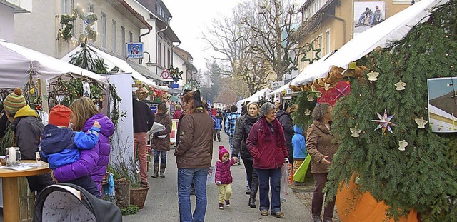 Beliebt war wieder der Todtnauer Weihnachtsmarkt.  | Foto: Ulrike Jger