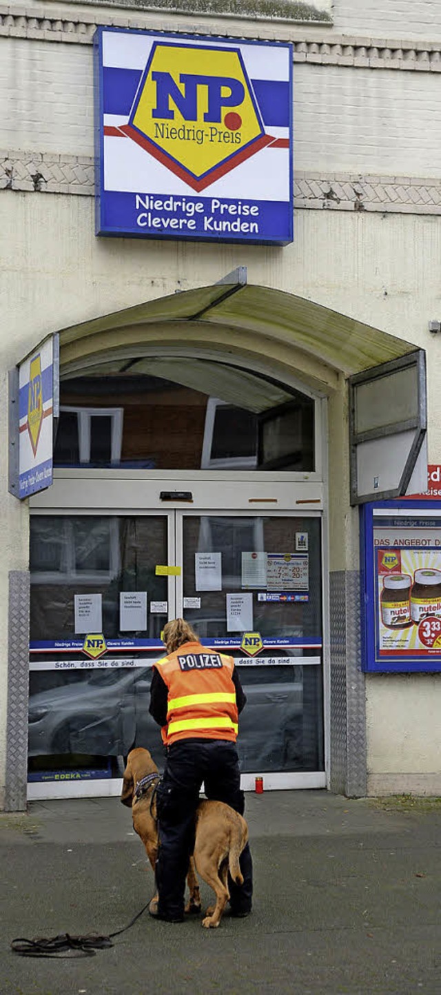 Am Tag danach: Der Supermarkt in Hannover ist geschlossen.   | Foto: dpa