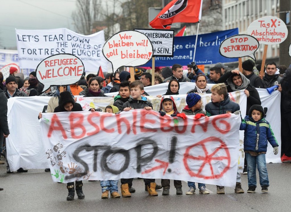 Demonstration in Freiburg fr Bleiberecht und gegen Abschiebungen.  | Foto: Rothermel Winfried