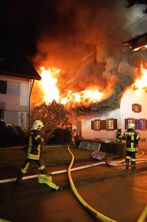 Großbrand auf einem Bauernhof in Buchholz.  | Foto: Christian Ringwald