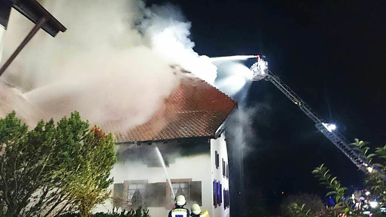 Großbrand eines Bauernhofs in Buchholz.  | Foto: Kamera24