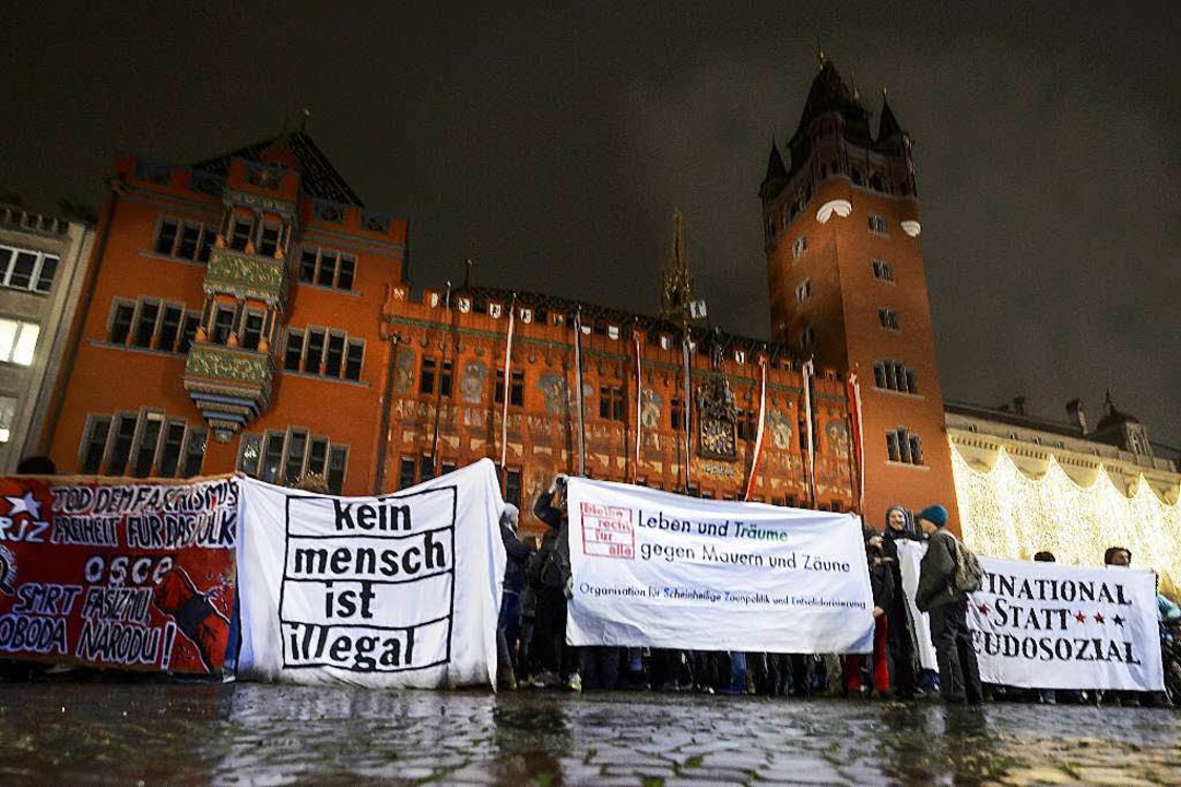 Nach Abschluss der OSZE-Ministerratskonferenz gab es in Basel eine Protestdemo.   | Foto: dpa