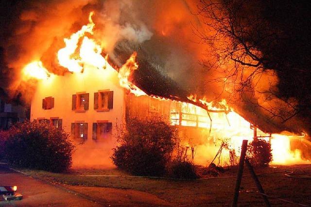 Bauernhof in Buchholz brennt aus – Ursache weiter unklar