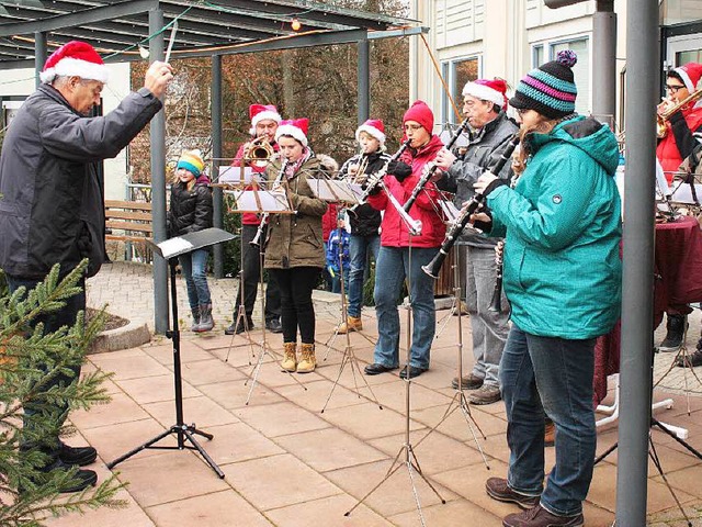 Jungmusiker der Trachtenkapelle hlingen sorgen fr festliche Stimmung.  | Foto: Dorothe Kuhlmann