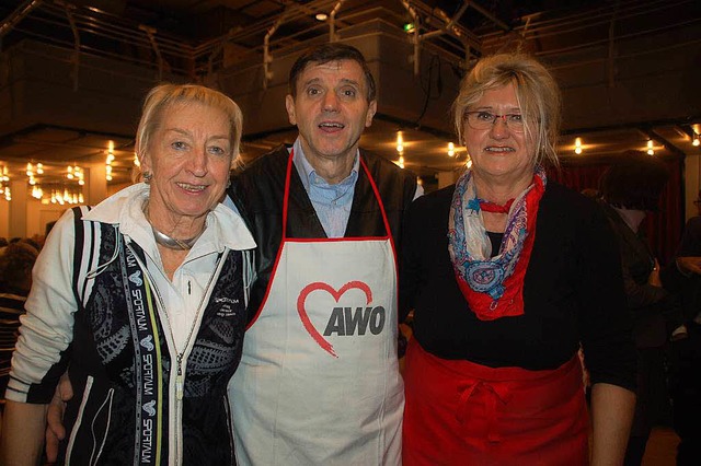 AWO-Familien im Einsatz, hier mit Hann...ieb Lehr und Schwester Sigrid Weigand.  | Foto: Petra Wunderle