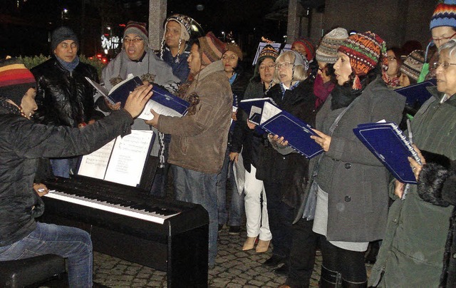 &#8222;Feliz Navidad&#8220; lie es de...nal ber den Hninger Platz schallen.   | Foto: STEINECK