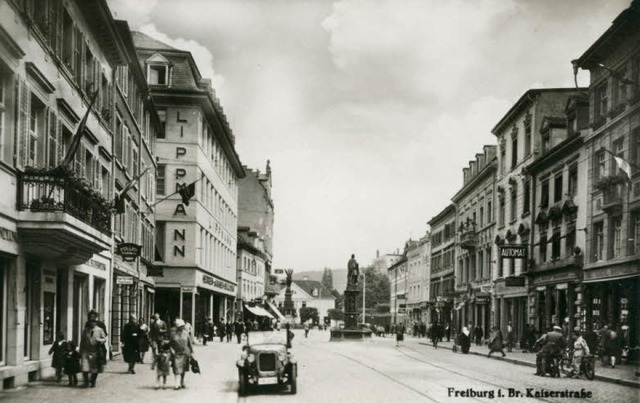 Die damalige Kaiserstrae um 1930 mit ... aufflligen Schriftzug gut erkennbar.  | Foto: Archiv Manfred Gallo