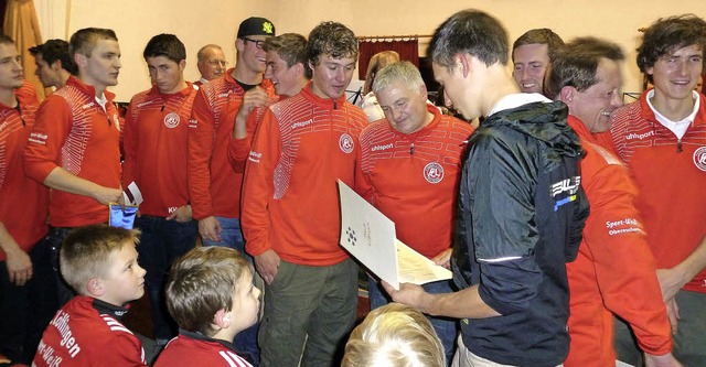 Entspannte Gesichter und Freude pur sa... Fuballern die Urkunden berreichte.   | Foto: Heidrun Simoneit