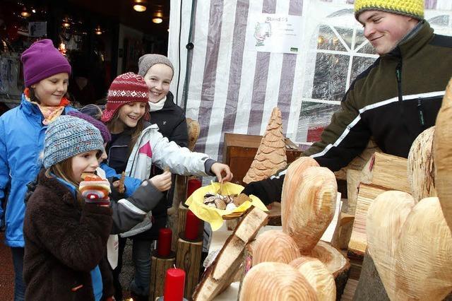 Weihnachtsmarkt in Nebel gehllt