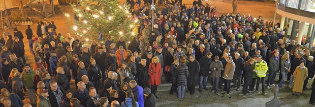 Dicht gedrngt warteten die Efringen-K... vor dem Rathaus auf das Wahlergebnis.  | Foto: Ulrich Senf