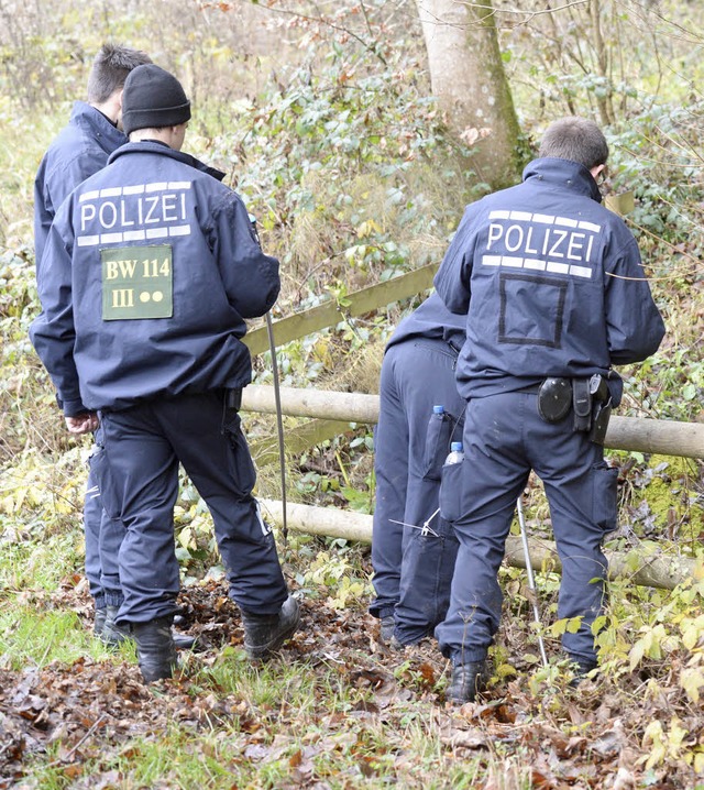 Spurensuche: Die Polizei im Kreis Waldshut geht einem grausamen Verbrechen nach.  | Foto: dpa