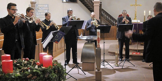 Weihnachtlich, aber auch mal modern: das Posaunenensemble in der Barockkirche  | Foto: wolfgang knstle