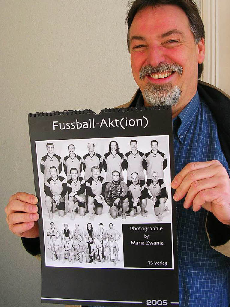 2005 zogen die Alten Herren des FC Neuenburg blank, um mit ihrem Kalender die Jugendarbeit des Fußballclubs zu unterstützen. 2005 zogen die Alten Herren des FC Neuenburg blank, um mit ihrem Kalender die Jugendarbeit des Fußballclubs zu unterstützen.