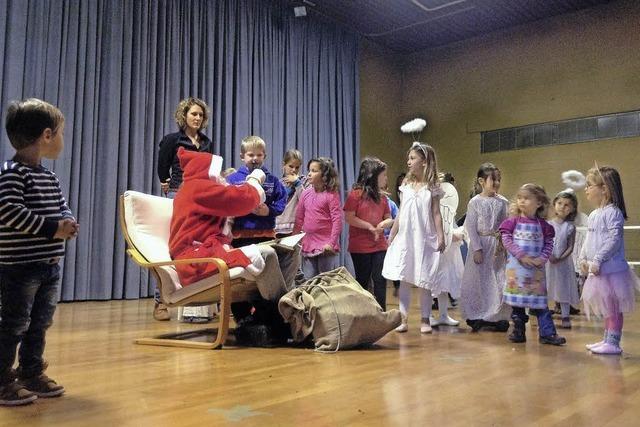 Langenaus Kinder zeigen dem Nikolaus ihr Knnen