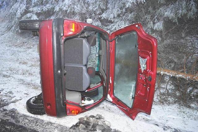 Unflle im Hochschwarzwald auf schneeglatten Straen