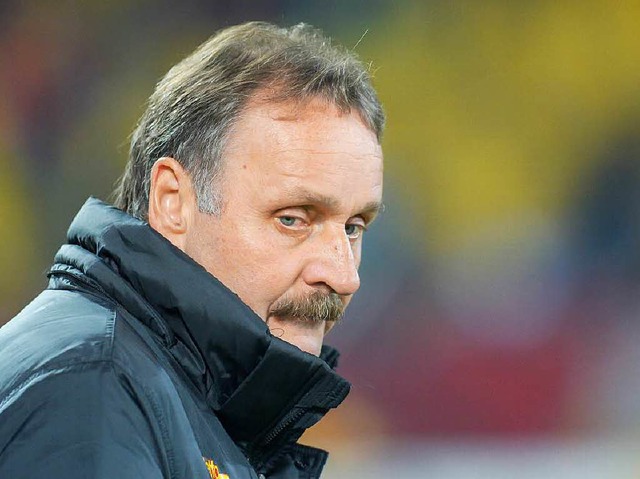 VfL Bochum hat sich von Trainer Peter Neururer getrennt.  | Foto: dpa