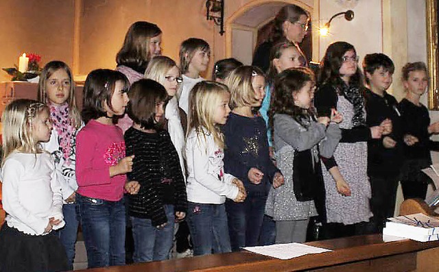 Mit Eifer war der Kinderchor Pinot Pre...re sangen die Kinder passende Lieder.   | Foto: moser-oeschger
