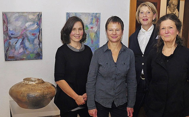 Silke Ziegler, Margrit Hoffmann, Eva J...i  Exponaten der beiden Knstlerinnen.  | Foto: S. Pichler