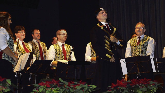 Karibischer Pirat beim Musikverein Hl... die Bhne beim Jahreskonzert enterte.  | Foto: Georg Diehl