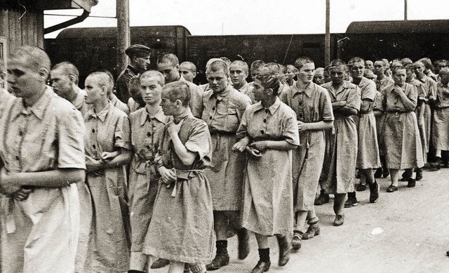 Von Wilhelm Brasse fotografiert: Weibl...ck ins Konzentrationslager Auschwitz.   | Foto: Museum der Gedenksttte Yad Vashem, Jerusalem