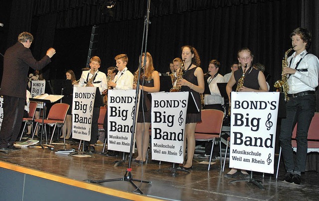 Bond&#8217;s Big Band spielte  ein beg...des Benefizkonzert fr den Lionsclub.   | Foto: Ounas-Krusel