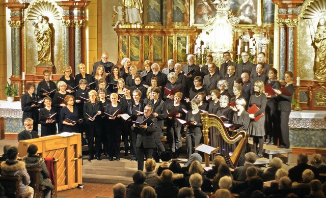Adventlicher Adventsabend: der Kirchenchor Mari Krnung bei seinem Konzert   | Foto: Christian John