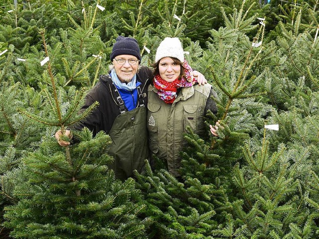 Jrgen Rhlemann mit seiner Tochter Ja...h vor Weihnachten unters Volk sollen.   | Foto: Ingo Schneider