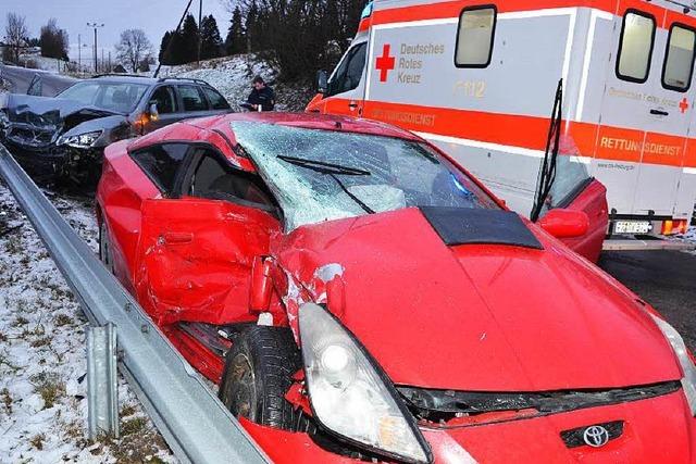 Drei Verletzte bei Unfall